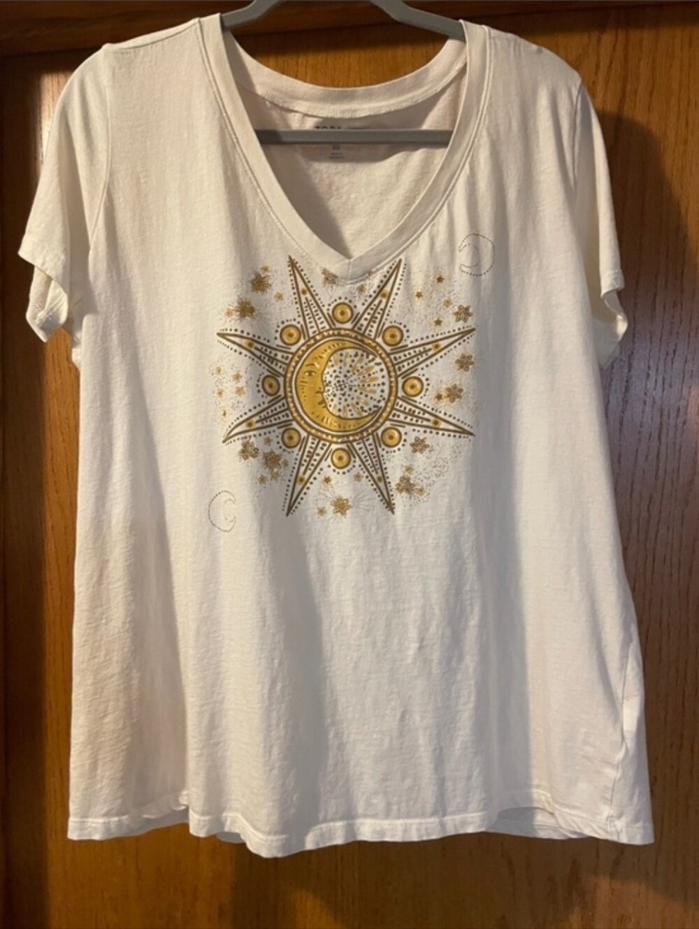 NEW Torrid Cream V-Neck Sun & Moon Graphic Tee. Sz 00